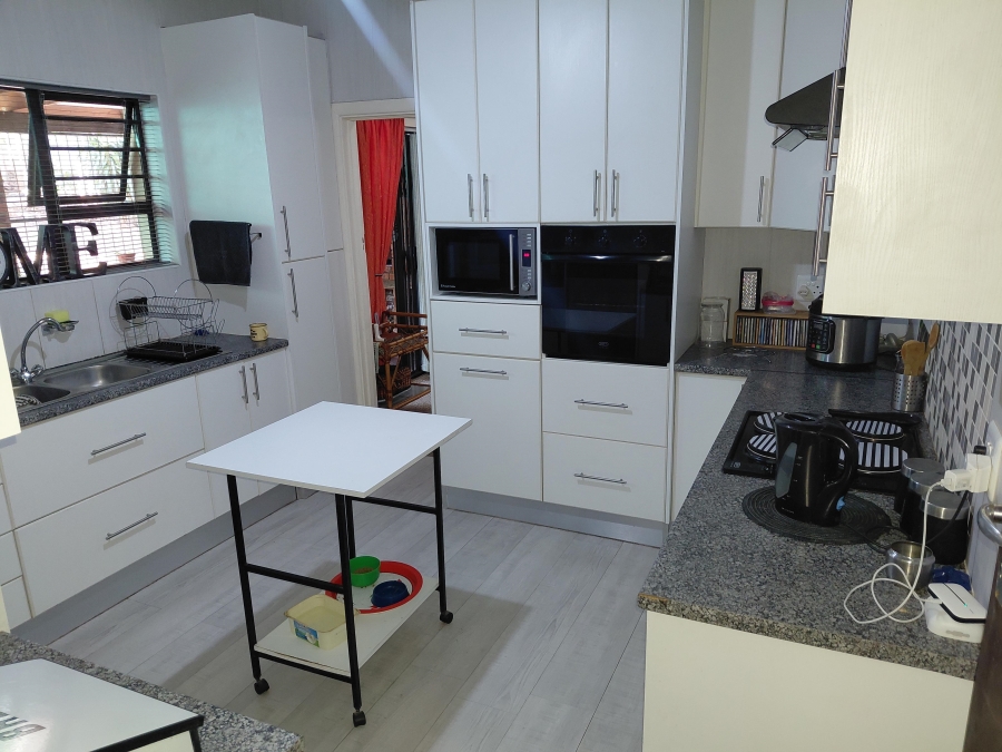 4 Bedroom Property for Sale in Van Riebeeck Hoogte Eastern Cape